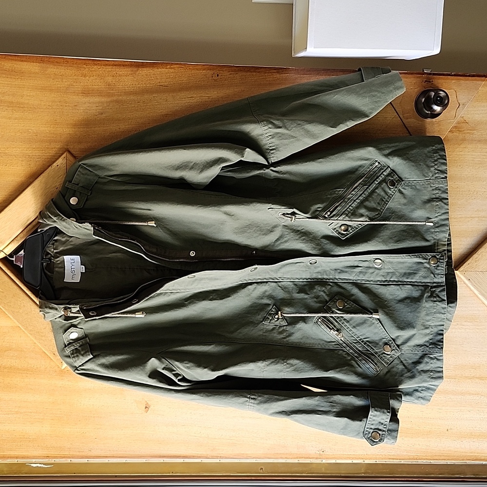 Army green transitional jacket L